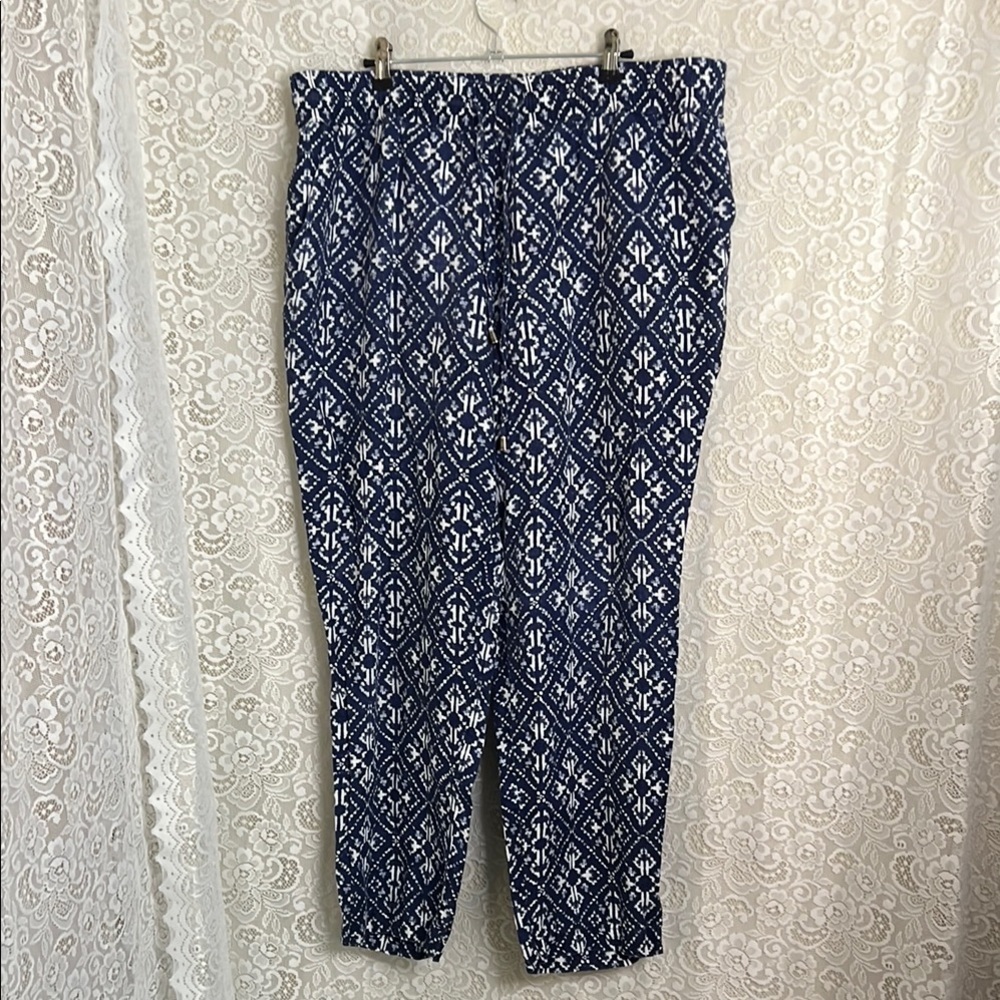 Style & Co Blue and White Cropped Pants with Floral Print 100% linen